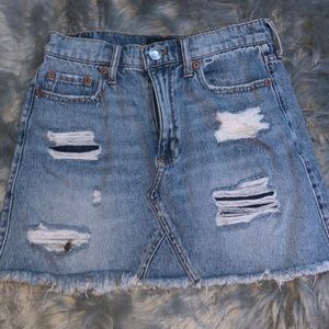 aero high rise jean skirt size 2 no stains and in good condition
